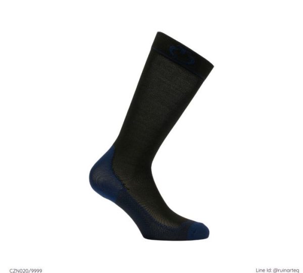 Cavalleria Toscana | 簡約的Logo於襪套頂端，襪管的布料更加輕薄，襪底採用延展性良好的布料，使您穿起來舒適自在。