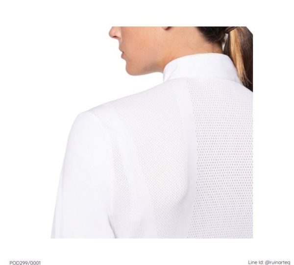 Cavalleria Toscana | 它由REVO Premier Tech Wool製成，觸感柔軟舒適，背部設有透氣網布插入，保持平衡。四分之一拉鍊採用熱活性膠帶固定，並飾有小型符號。